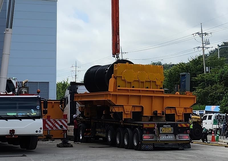 LS ELECTRIC 부산 겐트리 그라브 크레인 350TON 현장 사진 3